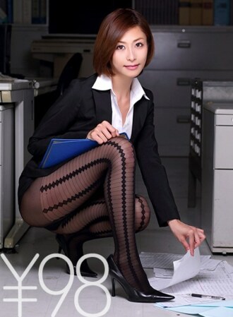 [Advantage] Do it with a female employee who wears H pantyhose! First of all, make plenty of blowjob, hollow out the pantyhose's mako part, insert it with a standing back and thrust it deeply. Moved to the sofa by poking harder in a face-to-face standing position. Zuppoli to the back at the missionary posture with wide open legs. Finally fired on her tongue! Akari Asahina