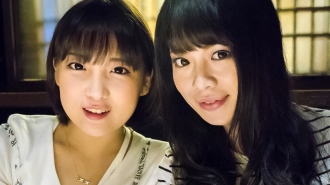 "Kanpaai" 4P dengan seorang gadis yang saya dapat di Aiseki Izakaya! Anda berdua hendaklah merangkak dan selaraskan punggung. Sungguh pemandangan!