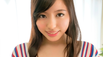 Shiho-chan, yang mempunyai kulit putih bersih, cambuk G-cup, buluh mentah, skirt mini, dan suara yang comel! !