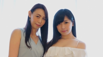 Get it in Toshima Ward! Forgetting the husband of a strict occupation, mother and daughter's mako play from the daytime! Enjoy comparing erotic bodies. Yuko Imai (48) Kaori-chan (23)