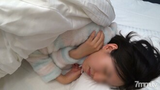 18-jährige jüngere echte junge Amateur-Ehefrau mit einem Badeanzug und einem rohen Vaginal-Cumshot und kontinuierlichem Bukkake! All you can eat www