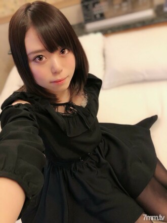 [Personal shooting] Nanase 18-year-old Nogizaka-class beautiful girl! Miraculous cuteness! He has a weak personality and is compliant with anything! I feel like a raw cheek with an idol-class cute face! A large amount of vaginal cum shot with thick sperm accumulated in the reservoir!