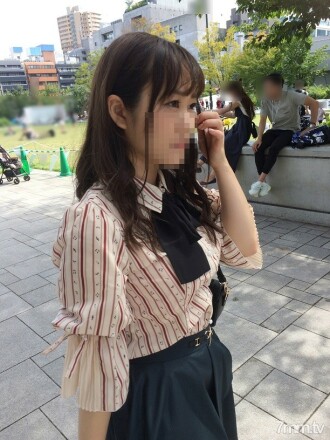 Behind the scenes, photo session] Successful Gothic Lolita photo session with an 18-year-old G-cup busty idol! A top secret personal photo session that records raw milk, raw pussy, and ahegao in a closed room hotel [Limited Edition]