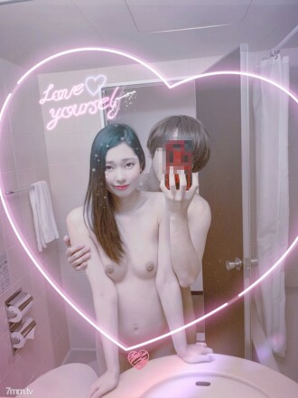 [Young face Kamijiri] I like 18-year-old beautiful girls in uniforms older! A raw cock as thick as a wrist is screwed in and the chestnut and nipple are comfortable x 2 and a pin erection ♡