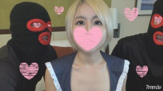 ★ 3P orgy ☆ Lulu-chan, isang aktibong idolo, sa pagkakataong ito ay may matinding pakikipagtalik 3P orgy kasama ang 2 lalaki ☆ 2 tao ang inatake gamit ang mga electric massager at maraming squirting ♥ Unang double blowjob Personal photography] * May mga benepisyo!