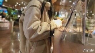 期間限定【無修正】自粛中職を無くした少女を援助。足湯デート連続中出し(59分)