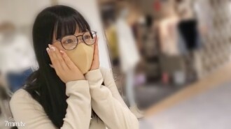 個数限定【無修正】地元でおとなしい専門学生は眼鏡を取ると淫乱だった・・・マスクを剥ぎ取って生中出し！