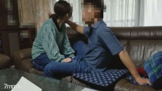 [รายบุคคล] ตกใจกับพ่อที่หน้าต่าง มันทำให้เธอดูดอย่างไร้ความปราณีและทำให้บ้านพ่อแม่ของเธอสกปรก ภริยาที่หยดสเปิร์มที่ถูกขับออกจากมดลูกที่โรงแรมระหว่างทางกลับบ้าน
