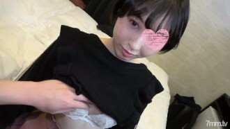 An 18-year-old beautiful girl who works at her parents' flower shop. Enjoy the naive body with whitening beautiful breasts that do not know dirt yet. His face is dyed with a large amount of semen and he is baptized for the first time in his life.