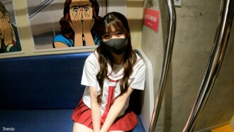 【마침내 최근까지 여자 ●생】18세만 유쨩과 첫 체험의 전철 입으로, 야한 수영복으로 미지근한 로션 생 하메 플레이!