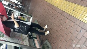 Yu's 18 years old, hilaw, facial. Kislap ng tag-init! Dalawang beses na Nagpa-Facial Sa Isang Black-Haired Plain Kawa Club Girl! Isang swimming race swimsuit ang kumikinang! Isang obra maestra na nagbubuhos ng dilaw sa Ma Ko! [Ashido Machida's absolute amateur / B-side collection] (086)