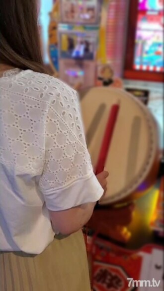 【유출】Re:색백미유로 감도 양호한 후배. 방에 데리고 들어가 고무를 잊어 버렸기 때문에 질내 사정입니다.