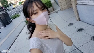 Unang shoot! ! Limitadong numero! [Uncensored] Inosenteng nakapusod itim na buhok babaeng estudyante sa kolehiyo! Pretty looks but dense bristles... I can't help but feel embarrassed and creampie "first part"! ! (Ang hitsura ng Felatio scene)