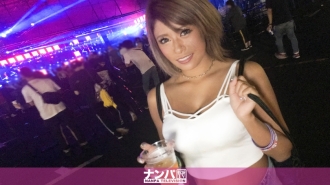 Temukan gadis-gadis berkulit sawo matang berdada besar yang bersemangat dan bersemangat di acara EDM terbesar di Jepang, U〇TRA JAPAN! Menyemprotkan percikan dari selangkangan yang terbuka di festival musik! Pakopako SEX yang mengeluarkan suara dengan penis usia dari bawah!
