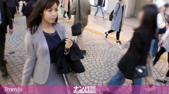 Grabe malandi, first shot. 1322 Nakakita ako ng isang magandang babae na may magandang pangalan na "Reiwa" sa Shinjuku♪ Nilasing niya ako sa alak at dinala ako sa hotel, kung saan pinunit niya ang kanyang medyas at pumulandit ng ligaw♪ Ang pagtayo sa likod kasama ang kanyang payat na pigura ay dapat- tingnan mo! !