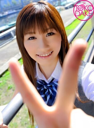 [Sokunuki] A girl with small breasts has sex with two amateurs she scouted herself! She has sex with the first guy and has a threesome, then has intense sex with the second guy. Amateurs fuck her hard and cum all over her face! Chika Eiro