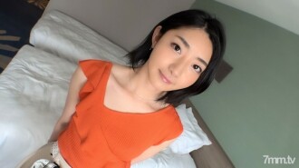 [First shot] [Small face beauty] [Cheating SEX] Isang poster girl na nagtatrabaho sa isang flower shop. Imoral SEX ng pagtataksil bago kasal. Hindi ko maisip ang katangahan... AV application sa net → AV experience shooting 1052