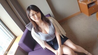 [Unang kuha] [Kyoto beauty na may natural na malalaking suso] [Kasal na babae ng imoralidad] Hannari Kyoto asawa na may SS-class na katawan. Sa imoral na espasyo, ang singsing sa singsing na daliri ay kumikinang na maputik. [First shot] AV application sa net → AV experience shooting 1082