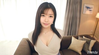 [Unang kuha] [Magandang asno na may namumukod-tanging kinang] [Unfaithful beautiful wife] Tuklasin ang isang magandang asawa na payat ngunit may magagandang bahagi ng katawan. Habang niyuyugyog ang kanyang magagandang suso sa babaeng nasa itaas na postura, kumikinang siya nang nakakaakit, at hindi tumitigil ang pinakawalan na pagnanasa.. Aplikante na baguhan, unang AV shooting 270