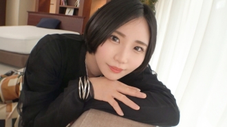 [Biglang all-out piston] Si Tsumugi-chan, isang fashionable at cute na art college student na mahilig sa mga damit, ay lumitaw! Isang malaking titi ang ipinasok sa linga na naging bichabicha na may kamay! Halos walang tigil mula sa pagpasok hanggang sa paglulunsad! ! Tusukin ang likod ng ari ng walang awang marahas na piston at sundutin ito! ! AV application sa net → AV experience shooting 1858