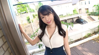 Isang magandang nakatatandang kapatid na babae na may cute na ngiti ang nag-apply ng AV dahil sa curiosity! Pinaglalaruan niya ang kanyang frustrated na katawan at maraming pumulandit sa harap ng camera! ! Kapag nasanay na siya, salitan siya sa pag-atake at pagdepensa, pagdila sa mga utong ng lalaki at niyuyugyog ang kanyang balakang! ! [First shoot] AV application online → AV experience shooting 2108